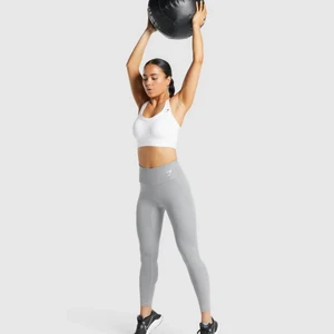 Gym shark leggings - Helt oanvända då dom har varit försmå för mig. Hade sagt att dom passa på xs men dom måste stretchas ut då dom oanvända. Original pris är 380 kr.