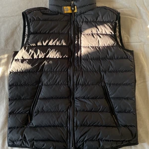 Parajumpers väst - Parajumpers väst, storlek M (passar även S). Condition 9/10 