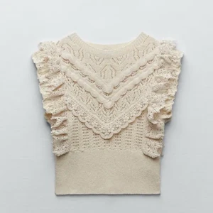 Tröja - Intressekoll på denna superfina tröja från zara! Använd fåtal gånger så superfint skick, strl S ❤️‍🔥 HÖGSTA BUD 210kr