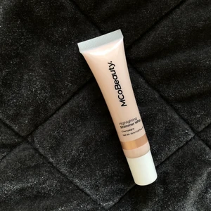 Highlighter  - Highlighter från mcobeauty <3 helt oanvänd!