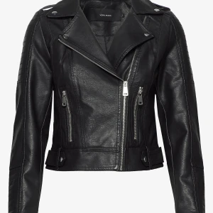 Skinn jakke - Jakken er brukt 3 ganger, og er i god tilstand. Sending av jakke koster 50-150kr. 