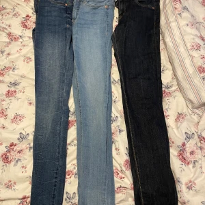 Jeans  - Jeans strl 26-27, strl 36, 1 par siden byxor, allihopa för 500 kr alt. 100 kr st 