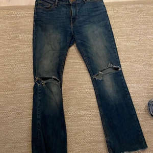 Bootcut jeans lågmidjade - Storlek S, passar m med, lågmidjade, 300kr🖤