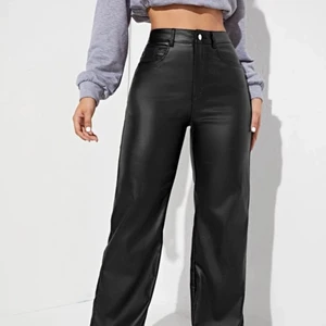 Byxor från SHEIN  - De e för stora för mig derför seljer jag dem de är helt nya :)