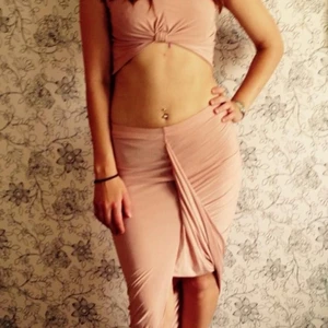 Elegant set - Puderrosa top och kjol.