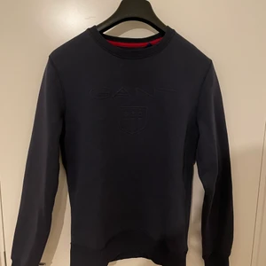 Gant Sweatshirt  - Fräsch Gant Sweatshirt i väldigt bra skick.                         