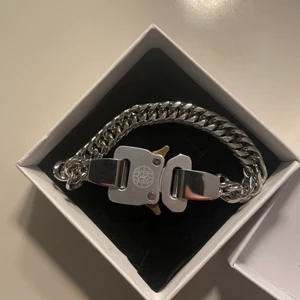 Seams armband - Helt oanvänt seams armband! Skriv för mer information  