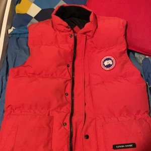 Canada goose väst  - Canada goose väst pris 2000kr