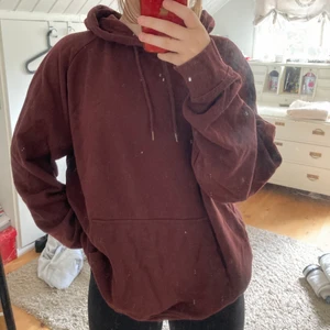 Hm - En vinröd oversized hoddie från HM i storlek L men passar som en M💛köparen står för frakten💛