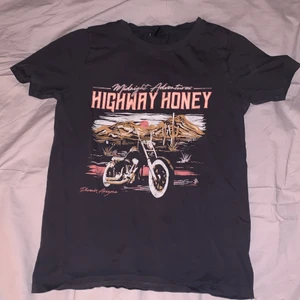 Gina tricot tröja - Cool tröja från gina tricot köpt för 130 kr🤍 stolek XXS men passar även XS 