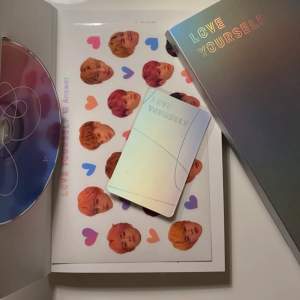 Love Yourself Answer BTS Album version E! Så gott som nytt köpt från amazon, allt ingår pc, klistermärken och CD! Kontakta mig om du är intresserad eller har några frågor!💓