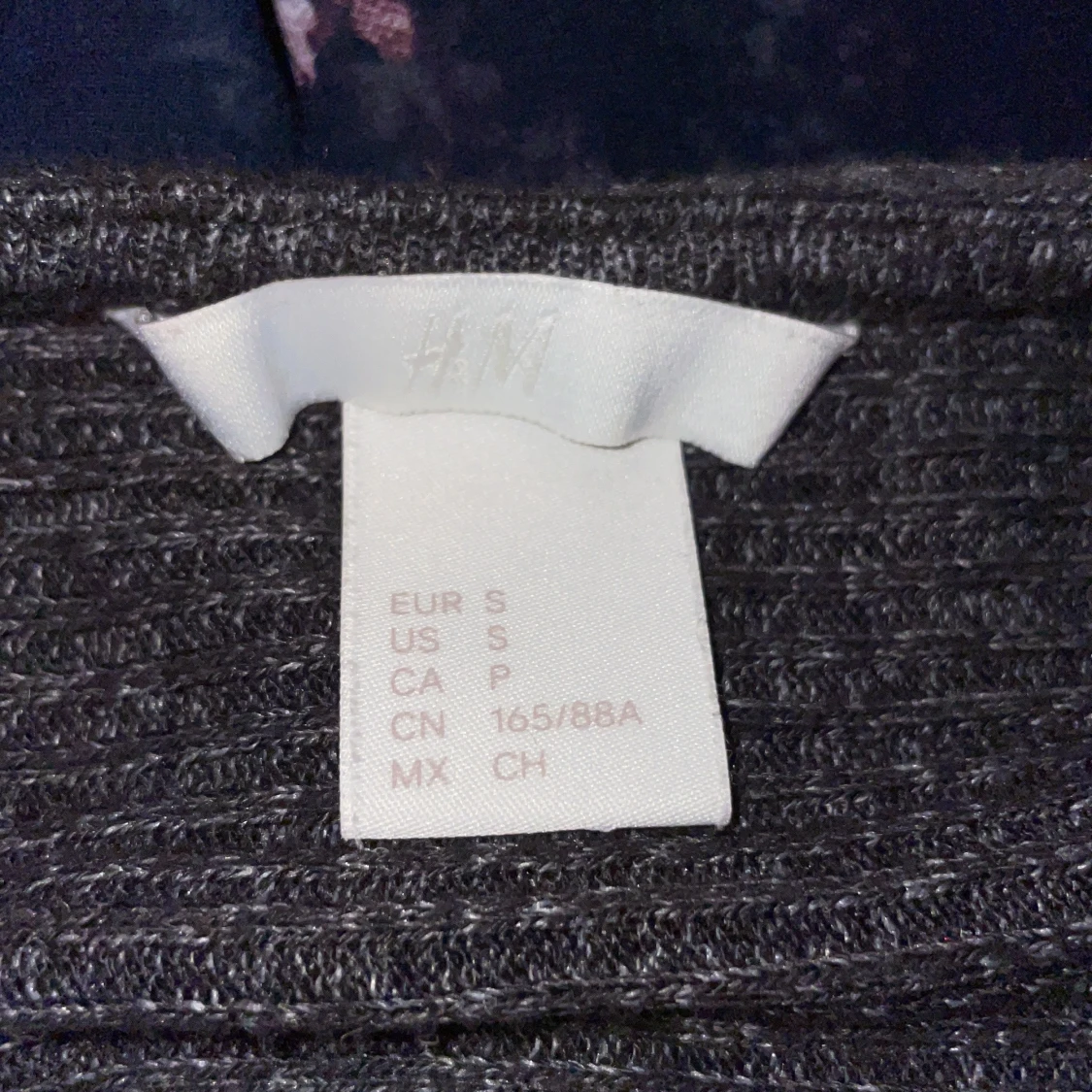 Vanlig mörkgrå tröja ifrån HM - 91