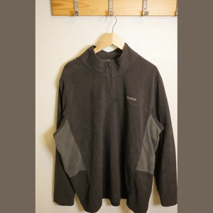 Reebok fleece - Bra Reebok fleece inför vintern.                                    Inget synligt slitage på plagget, pris kan diskuteras.   Dma för fler bilder och frågor