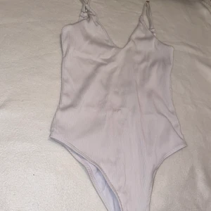 Baddräkt/body - Superfin baddräkt med öppen rygg😊 tyvärr för lite för mig 😢 kan användas som en vanlig body också!