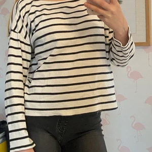 Randig tröja  - En randig tröja i väldigt bra skick!!😍