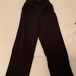 Kostymbyxor Gina tricot  - Ett par kostymbyxor i bra kvalitet. Köpspris 599kr