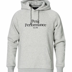 Peak performance hoodie - Hoodie i bra skick! Passar S-L, är i herrmodell. Priset är diskuterbart!💕 Köpt för 1099, skulle säga att den är mindre i storlek☺️ perfekt alla hjärtans dag present då den är som ny!