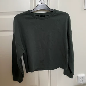 Grön sweatshirt  - Fin & varm sweatshirt i en grönaktig färg