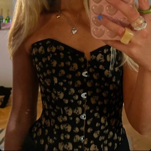 Korsett - Hej! Tänkte kolla intresset på denna sjukt coola korsett. Lånad bild 💕 säljer endast vid bra bud