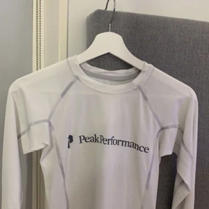 Peak träningströja - Fin långärmad träningströja från peak performance i storlek S, men passar XS. 