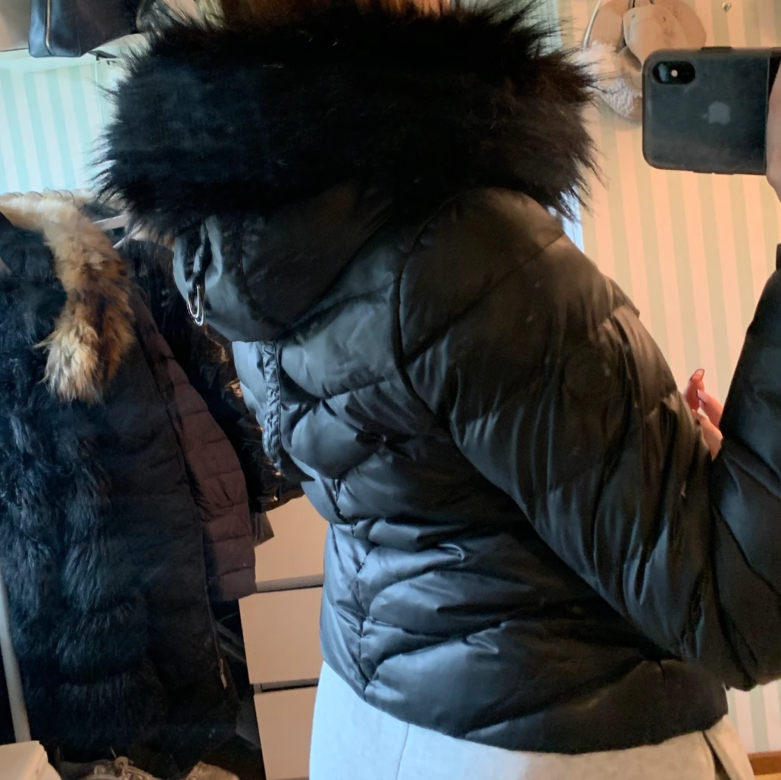 Snygg vinterjacka med svart päls! - 90