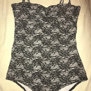 Body  - Säljer en jättefin body pga förliten på mig, storlek Xs 