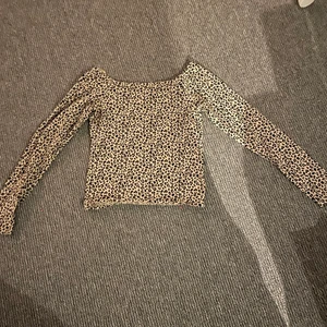 Långärmad leopard tröja - Köpt på Gina. Knappt använd. Väldigt bra skick.