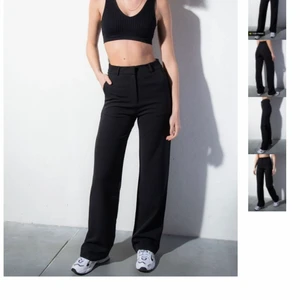 Svarta kostymbyxor  - Svarta kostymbyxor från Madlady i storlek Xs. Blivit för små vilket är varför jag säljer dem.  Frakt tillkommer.