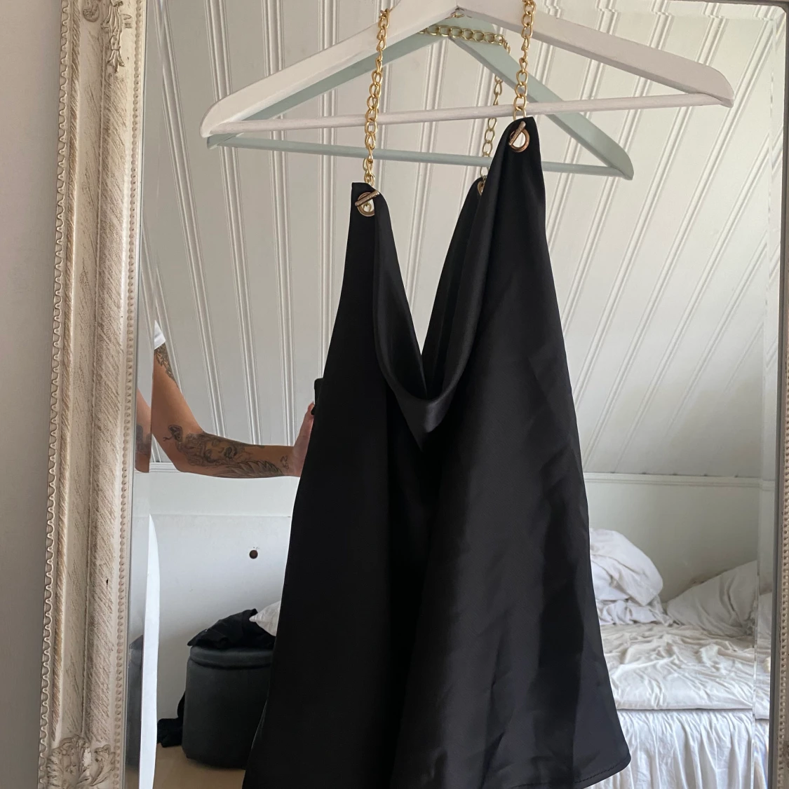 Svarta party toppar.