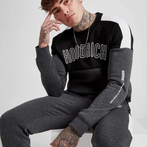 Hoodrich sweater - Snygg oanvänd hoodrich sweater, snygg och passar till allt, säljer för den är för stor, köparen står för frakt 