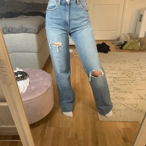 Zara jeans - Helt nya jeans från Zara, aldrig använda. Modellen heter ”wide leg full length” strl 36💓