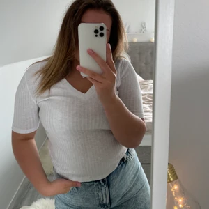 T-shirt - Vit t-shirt går Nakd ❤️‍🔥 