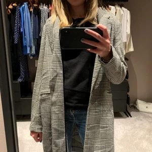 Mönstrad kappa - Mönstrad kappa i bra kvalite använd❣️köp direkt för 250kr+frakt🖤🤍