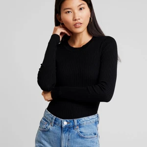 Svart långärmad tröja  - Tröjan är från ”EVEN&ODD” och i storlek S, men skulle definitivt passa XS och M!! För bilder på så kontakta privat💕