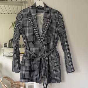 Blazer - Från isawitfirst strl xs finns matchande kostymbyxor till för den som är intresserad byxor 100kr till isåfall 