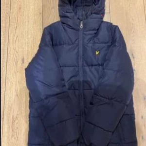 Lyle and scott barn vinterjacka  - Jackan är i bra skick