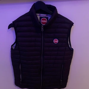Colmar väst  - En snygg väst som är i storlek 46 motsvarar s/xs