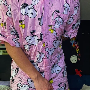 Rosa snobben skjorta  - Rätt lång. Storlek M men sitter som L, oanvänd