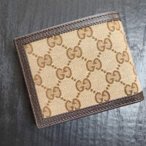 Gucci plånbok helt ny med låda & alla tillbehör . 
