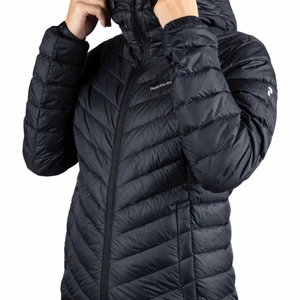 Peak Performance Dunjacka - Superfin och skön dunjacka från Peak performance som jag inte använder längre! Använd några gånger men är skicket är felfritt! Hör av er för fler bilder!🥰