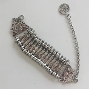 Armband - Sjukt snyggt armband, använt endast en gång. ✨🌸