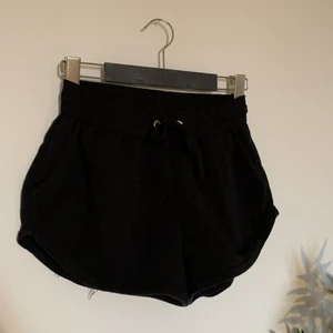 Byxor  - Byxor hm (köp fler plag få de billigaste på priset )