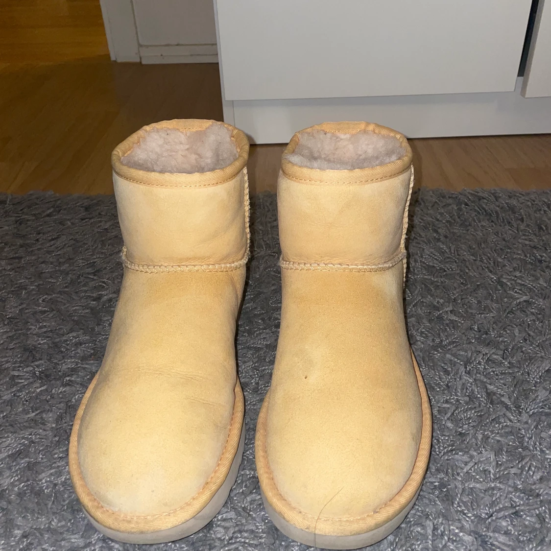 UGG gula - 90