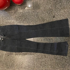 Bootcutjeans - Fornarina - Coola bootcutjeans från Fornarina. Bra skick!⭐️