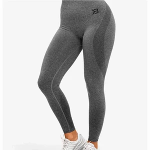 Träningstights - Säljer ett par typ oanvända träningstights från Better Bodies! De är alltså som nya. Finns även en söm baktill😊 storlek S