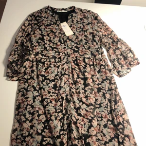 Klänning fra only - Klänning fra only - aldrig använt- störrelse 38