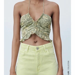 Topp - Säljer en fest-topp från Zara, helt oanvänd endast prövad. Köparen står för frakt, Skriv privat för fler bilder☺️