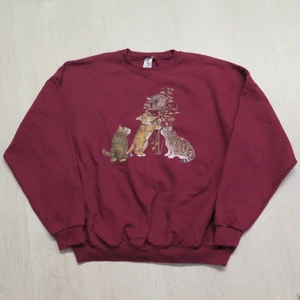 vinröd sweatshirt - Vinröd sweatshirt i uppskattad strl XXL (står 3x på lappen). Passar bra som oversize om man har mindre strl :) 66 kr spårbar frakt.  Skicka meddelande vid frågor/fler bilder!  Notera att små defekter kan finnas då den inte är ny. Större brister nämns tydligt i annonsen/visas på bild. OBS! Bud är bindande!!!!!!! 