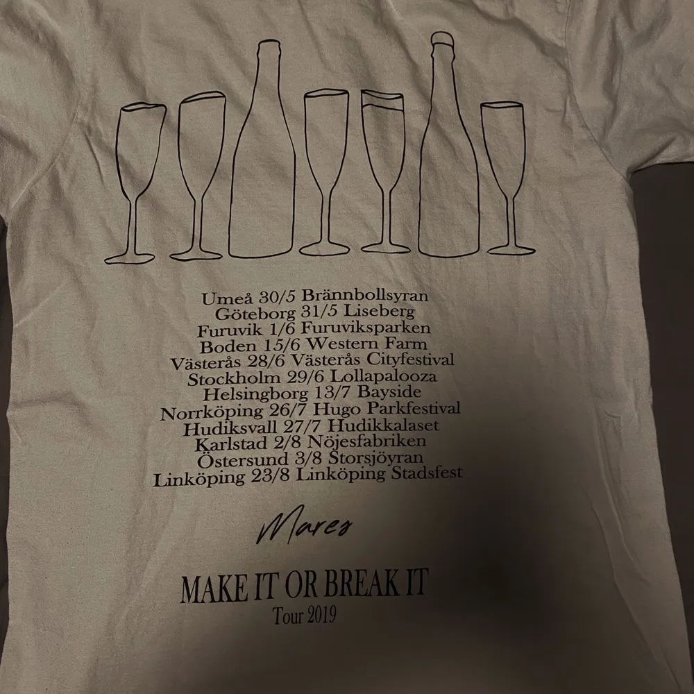 Säljer min Mares T-Shirt i väldigt bra skick⚡️⚡️. T-shirts.