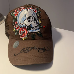 Fet Ed Hardy keps 🧢  - Ed Hardy keps i nyskick, aldrig använd. Frakt tillkommer på priset📦